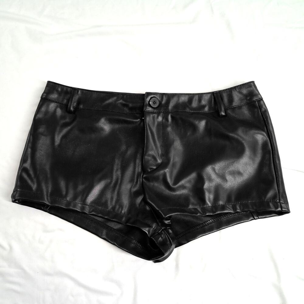 Cherry Mellow Black Faux Leather Shorts Women’s M PU Coated Vegan Leather